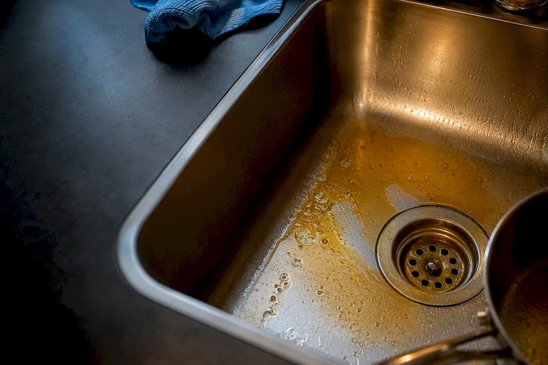 Poured Oil Down the Sink? 5 Safe Steps When to Call a Pro for UK Homes